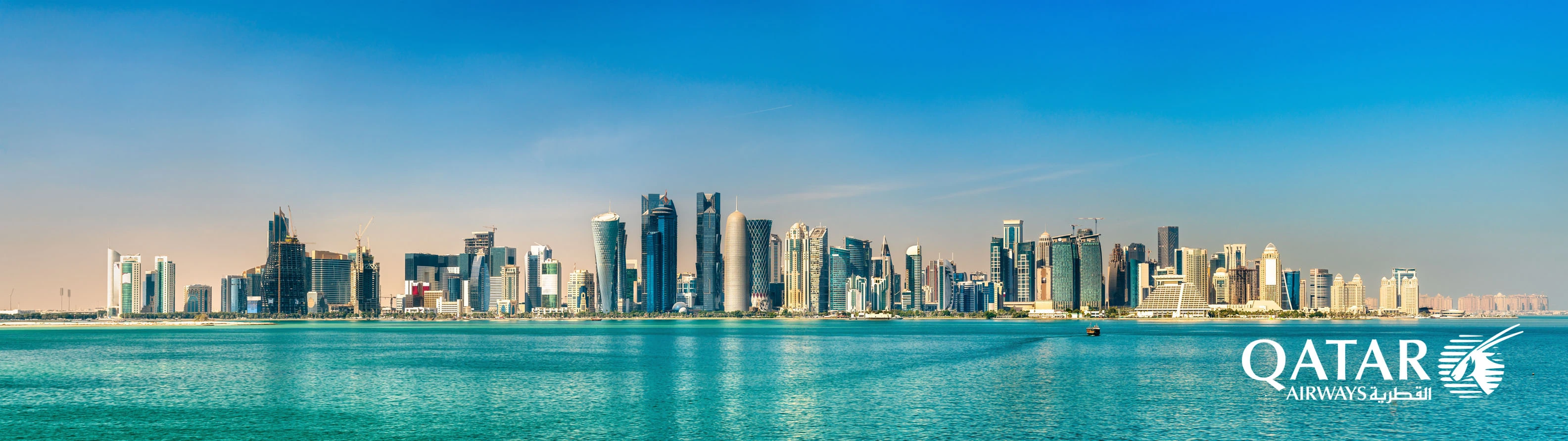 Doha Skyline Blick vom Wasser auf die Hohhäuser von Doha